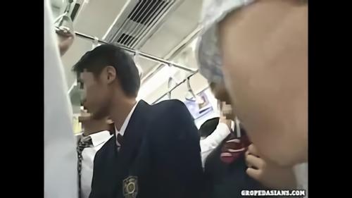 『イラマチオ』痴漢でノープロブレム娘にするべく彼女を狙う。再会した電車の中で…、彼女の動向を突き止めて習い事のバレエ教室でリハーサル中に…、さらに自宅を突き止めて妹が見ているのに！