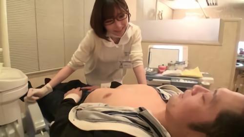 『深田えいみ』こっそり！リアクションを存分に楽しむと、乳首責めで焦らして、自コキドピュンさせちゃう小悪魔的寸止め治療。【レント！
