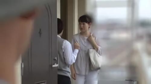 『凌辱』同じマンションに住む身の程知らずな少女を手篭めにしようと目論む男。自転車の空気入れの最中に襲うとビヤクバイブをブッ挿し放！
