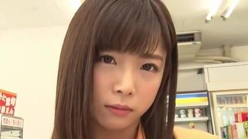 『乳首舐め』わざとからかうように他の男とのアクトを見せつけてきて、しかもシコシコの手振りや携帯メッセージで一人Hを強要してくる！コンビニエ！