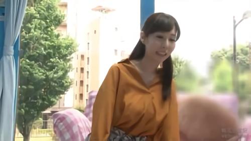 『企画』コキをしてくれ、2人っきりなったらやさしく念入りに早漏の悩みを聞き、そのまま挿入まで受け入れてくれました！究極美人な若ママを目の前！
