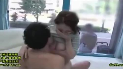 『巨根』「子作りに不安を抱える既婚男性のお悩みを聞いてくれませんか？」と声を掛け、小さなお子さんを持つ若いママがMM号に乗車！デカチンでご！
