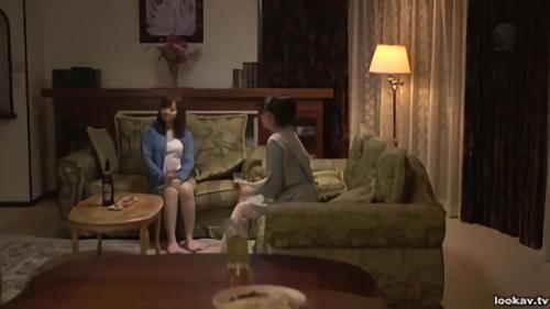 『熟女』その夜、ほろ酔いで上機嫌の紗弥はこっちに話しかけてくれない明弘を振り向かせようと、接吻を迫る。憧れの女性と交わした唇の感触！