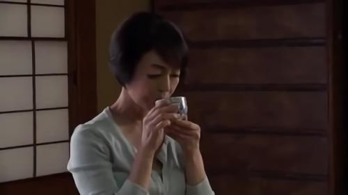 『クンニ』夫と離婚した京子は、息子、健也と空き家状態だった実家に移り住むことに！