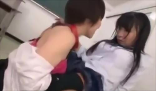 『美女』『通常は真面目で大人しい先生だけど…私の前では本当の姿を見せてくれるの…』情慾旺盛なレズビアン女子校生と、歪曲マゾ性を理性で抑える！