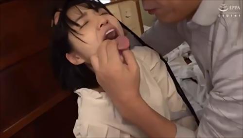 『Cカップ倉本すみれ』超美麗なクビレをした美少女を連れ去り喜び飼育。汚部屋で縛られた彼女は嫌々ながら見ず知らずのオッサンに責められまくり、何度も屈辱絶頂！