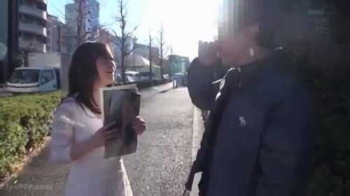 『川上ゆう』熟女「川上ゆう」が、お茶目なリアクションで素人たちを誘惑！！しかし、可愛い顔して負けん気が強くドMからドSに豹変して言葉責めのラ！