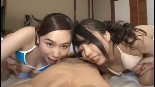『撮影』スパリゾートに来た巨乳若妻グループが久しぶりのトラベルで大はしゃぎ！浮かれまくって小さい水着からこぼれ落ちそうな下乳＆乳首！ポロリ！