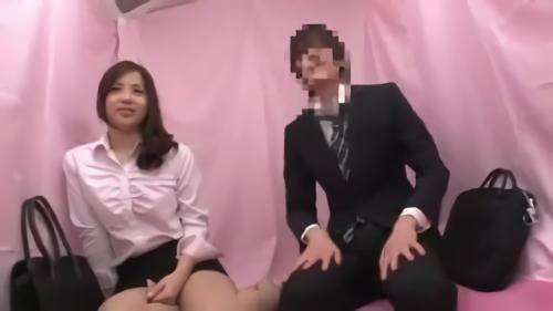 『佐々木恋海』あり得なさそうであり得…た！街行く会社の同僚男女5組に声を掛け、賞金が上がるにつれ強烈になるHなレクリエーションにチャレ！