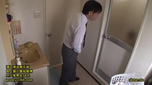 『三原ほのか』自分をオカズに一人Hする隣の男子校生を目撃した人妻。必死にチ●ポを扱く姿に戸惑いながらもエキサイトしてしまいマンズリを始める！
