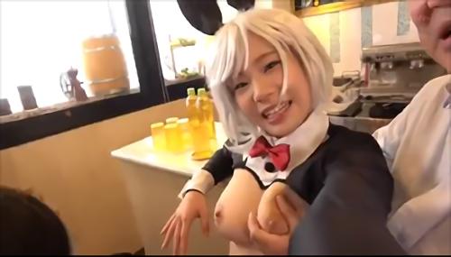 『痴女』【情慾が強すぎるヤリマンレイヤーは実在した！】ジレンマなレイヤーがバスト丸出しの逆バニー衣装を着てファンを誘惑する極秘の録画会を開！