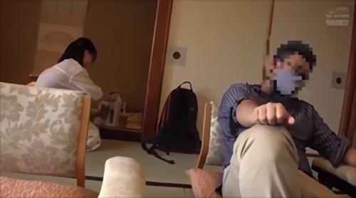 『DANDY』父母息子の3人家族の旅アクション画、その中には義母と息子の秘密の関係が！むっちり巨乳の義母に欲情した息子はトラベル中でもガマンでき！