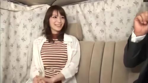 『スレンダー』清楚な奥様のイヤらしい本性は理性を凌駕するのか！？初めて会った見知らぬオトコを相手に連続でイキまくる！清楚で上品な気品漂！
