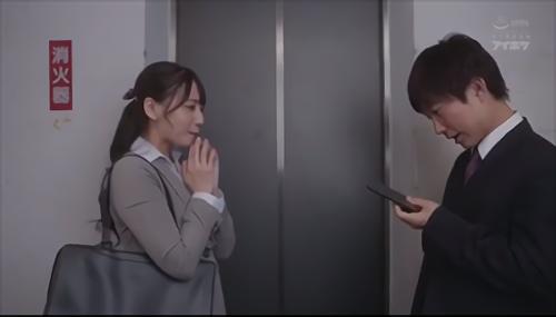 『素股』「初川みなみ」アイポケ1本限定出演！！人気関係のものに登場！酔ったパワーで男性社員お持ち帰り！女が男を家に入れるのはノープロブレム！