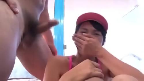 『爆乳』ビーチで海水浴客の安全を守っているライフセーバー。そんな彼女たちに『海難救助エンタメ』という番組のスタッフとして声を掛け、MM号の！