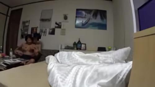 『盗撮』若い男と部屋でツーショットなだけでマン汁しっかり濡らして久しぶりの本気H！