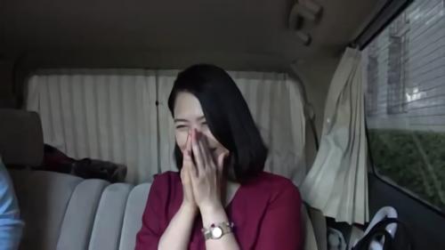 『騎乗位』気品もかなぐり捨て喜びに身をゆだねた熟女たち。美白な肌に真っ黒く茂った陰毛がワイセツな熟女。女淫を広げて濡れた秘部をペロペロすると！