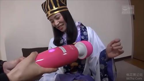 『おっぱい』三国志を愛する美熟女、井上綾子様がめこれでもかというほど三国志を語り尽くします。まずは諸〇亮のコスプレで登場。立ち姿も凛々しく、と！