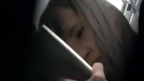 『黒髪』通学電車で痴●師に狙われた女子校生。しつこくオマ○コをいじられると眉をしかめ、歯を食いしばって、ガマンにガマンを重ねて耐え忍！