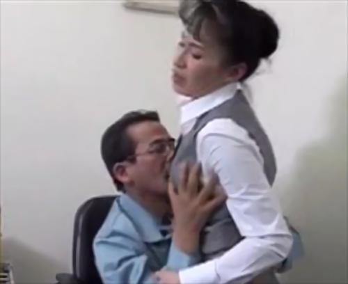 なんだかんだで分割払いを返金せざるを得なくなる、借金を返すあてのない女たち・・、借金を返すために体を売るのだ、何事にも動じず、精一杯生きるガッツ溢れる人妻たちをご覧あれ！