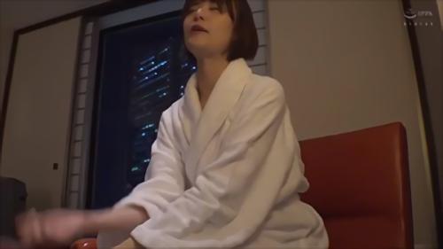 『淫語』AV女優、月乃ルナ。自分からSNSで発信せず、ベールに包まれた女優。彼女の様々な表情を追う為に先ずは会った事もない女優とのレズから！