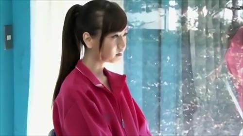 『中出し』施術師にマッサージされ、体が火照ったところで施術師のチンポに犯され、大興奮の彼女たち！日焼け跡のある選手たちの引き締まった身体は、！
