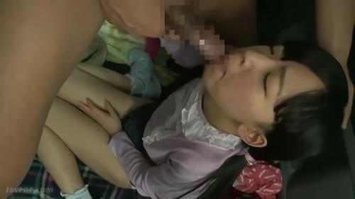 『貧乳』生い茂った陰毛も無駄に膨らんだ乳房もない、そんな少女のからだ…。【おくまで挿入】男は作業用車両に横たわる少女を視姦すると、怒張する！