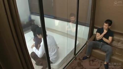 『ナンパ』知らない男と王様レクリエーションをする事に！ところが壁がマジックミラーになっていてミラー越しに彼氏が！実はこのリサーチ、彼女が！