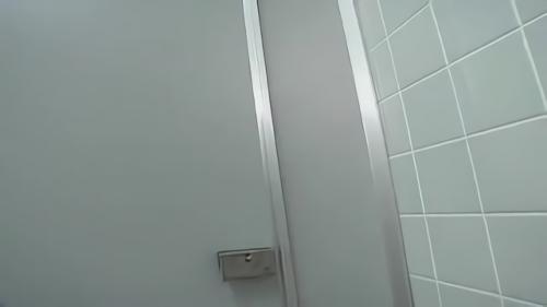 『性奴隷』ただの放置遊び。でも男性が来ちゃったらラスト。張り紙にかいてある「犯して下さい」の注意書き見た男達はラッキーとばかりに女の子の！
