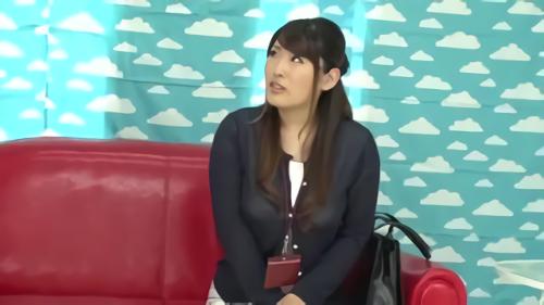 『パイズリ』心優しい美人妻オフィスレディに声を掛け、素股でHのリハーサルをお願いしました！初めて触れる女性の体にエキサイトした童貞くんのチ○！