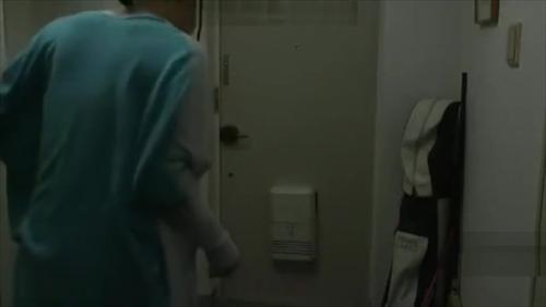『ヘンリー塚本』下着はいつだって湿っているという具合だ。そんなオンナに効果テキメンなのが男の腕力！一発ズブリとハメちまえば後は思うがまま、こっちも！