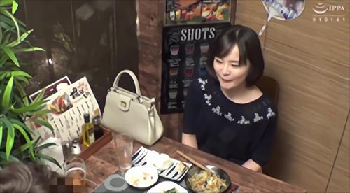 『美乳』一人飲みする人妻に声をかけたらどこまでいけるのか。ガチンコで検証するナンパ盗撮記録。今回は美幸さん33歳、理恵子さん35歳のお二人！