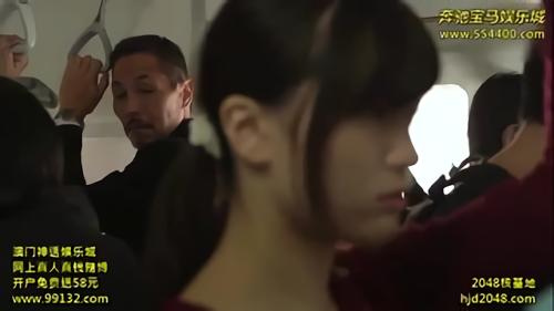 『巨乳』活動へ移行できずに居た。それに目をつけた悪徳プロデューサー田村の策略で満員電車に乗車してしまうしょう子。初めて遭遇する痴○への！