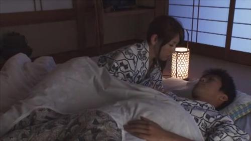 『母子相姦』美沙の息子である健吾は再婚相手である信義の暴力から母親を救いたいと切に願っていた。反発できずに性奴〇として扱われ、金を奪われ…そん！