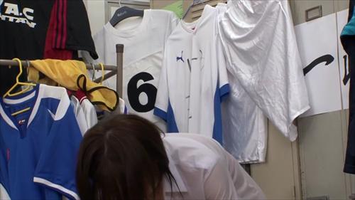 『制服』下校中、突然の大雨に見舞われ部室に戻ると…そこには同じくズブ濡れ透け透けになったマネージャーが。すると「補欠の代名詞」と呼ばれる僕！