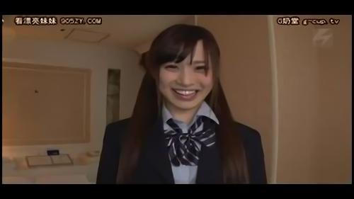 『貧乳』東北からガラガラ引いて単身上京してきためいちゃん。家庭の問題、彼氏の問題、色々あって家出したとのことでした。若い時って誰でもそうい！