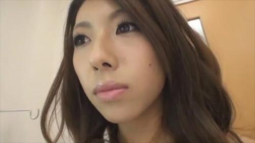 『若妻』父親の跡を継ぎ産婦人科を継ぐことになる。女性患者を相手に出来るかと心配した姉は自分からの身体を使い性教育を行う。しかし一度女性を知！