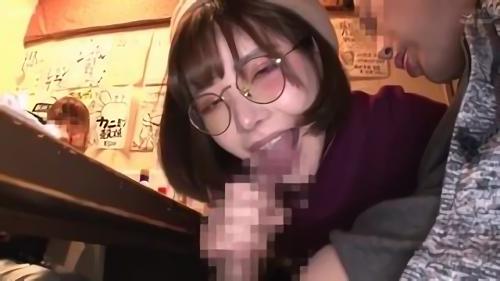 『痴女』今回の初精飲をしたいと応募してきた奥様はなんと名古屋でも指折りの名家で育った箱入り妻えみさん。なんと名古屋から東京の待ち合わせ場所！