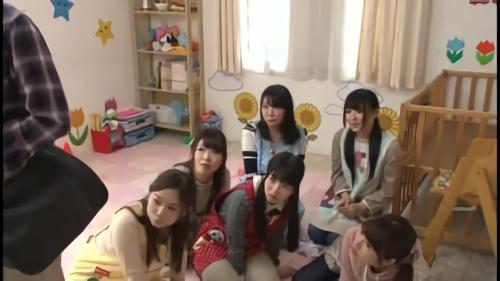 『美少女』巨乳を押し付けてくるからドキドキ！仕事ばかりで出会いがないから超積極的にみんなで俺を誘惑！女性に不慣れな俺は思わず勃起。それを見！