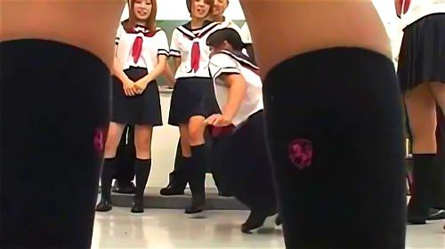 『spankbang』圧倒的な実際。本物の涙。ここでしか見る事が出来ない本当のいじめ。クラスメートに土下座を強要され、衣服を奪われ、言われるがままに惨め！