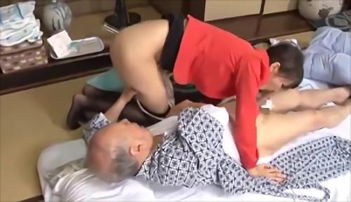 旦那には見向きもされず、若く美しい身体を持て余す‘美空’。義父を溺愛し世話をすることで寂しさを紛らわしている。勤務先のデパートで、！