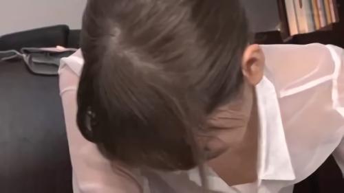 『美少女』「バスト、見たい？」」神の乳を持つ最強の美少女‘RION’の男を誘惑する、隠しきれない完全着衣のJカップ。くっきりと浮き出る神の膨！