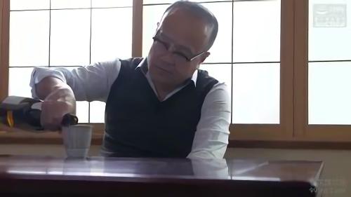 『巨乳』トラベルにいく計画を立てた夫。そんな時に夫が車で人を轢いてしまった…。それまでの生活は一転して被害者に謝罪する毎日。被害者の理不！
