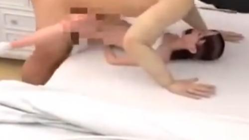 まだ性を知らない少女にデカチンを挿入してキツキツを堪能する♡