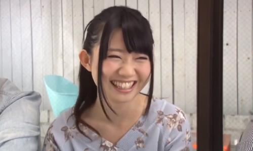 ＜マジックミラー号NTR＞純粋な美女は彼氏を外で待たせ彼の友達の上にまたがり膣奥まで入れ込む