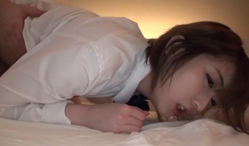 ＜美少女援助交際中出し＞嫌々お金のためにやってる援交だけど膣に入れると喘ぎ狂う