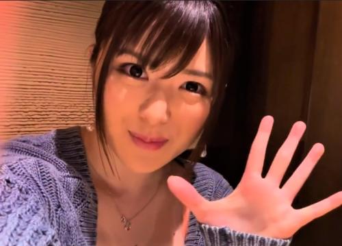 美人ホステスが酔って2000人フェラした長い舌で、またフェラしたくなってホテルへ直行フェラからの連続中出し