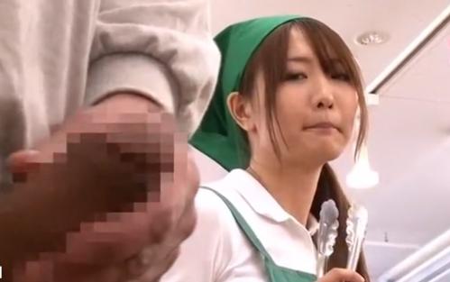 ＜人妻中出しNTR＞欲求不満の人妻にセンズリを見せると欲しくてたまらなくなって・・・
