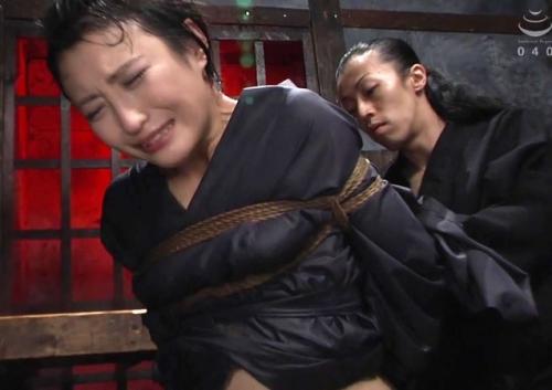 皆帰った後の誰もいない深夜のオフィスでオナニーに耽る女‥アブノーマルな世界の幻想が女を虜にしていく！