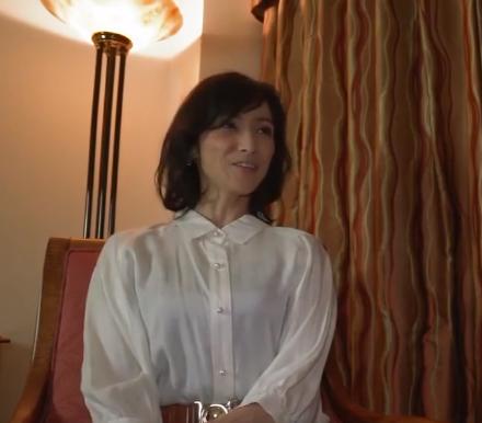 【熟女不倫】久しぶりに会った10年セックスレスの綺麗な奥様に猛アプローチして中出しセックス